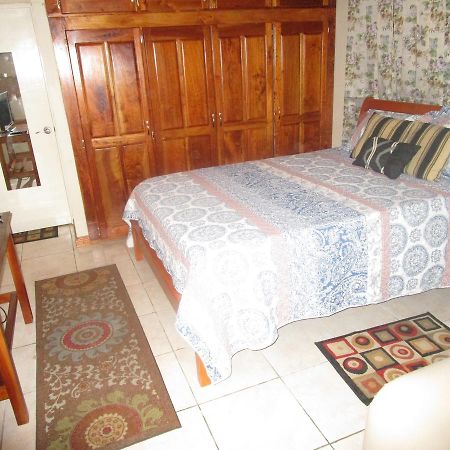 The Residence Portmore Apartments Ngoại thất bức ảnh