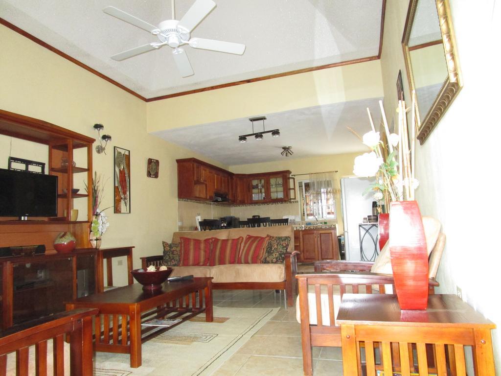 The Residence Portmore Apartments Ngoại thất bức ảnh