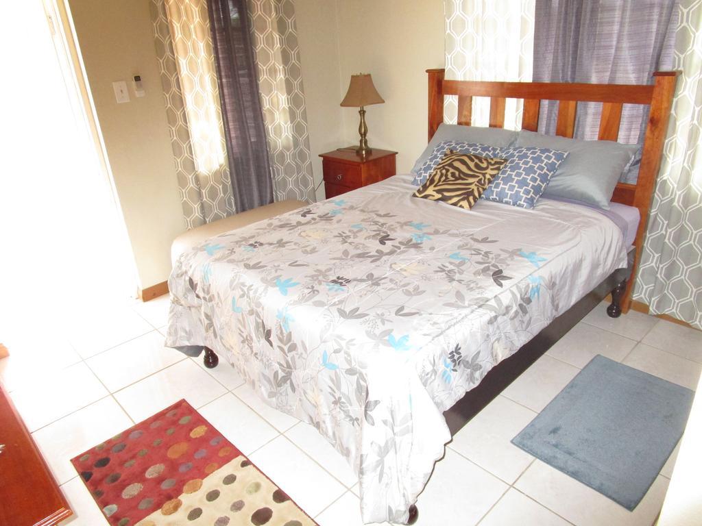 The Residence Portmore Apartments Ngoại thất bức ảnh