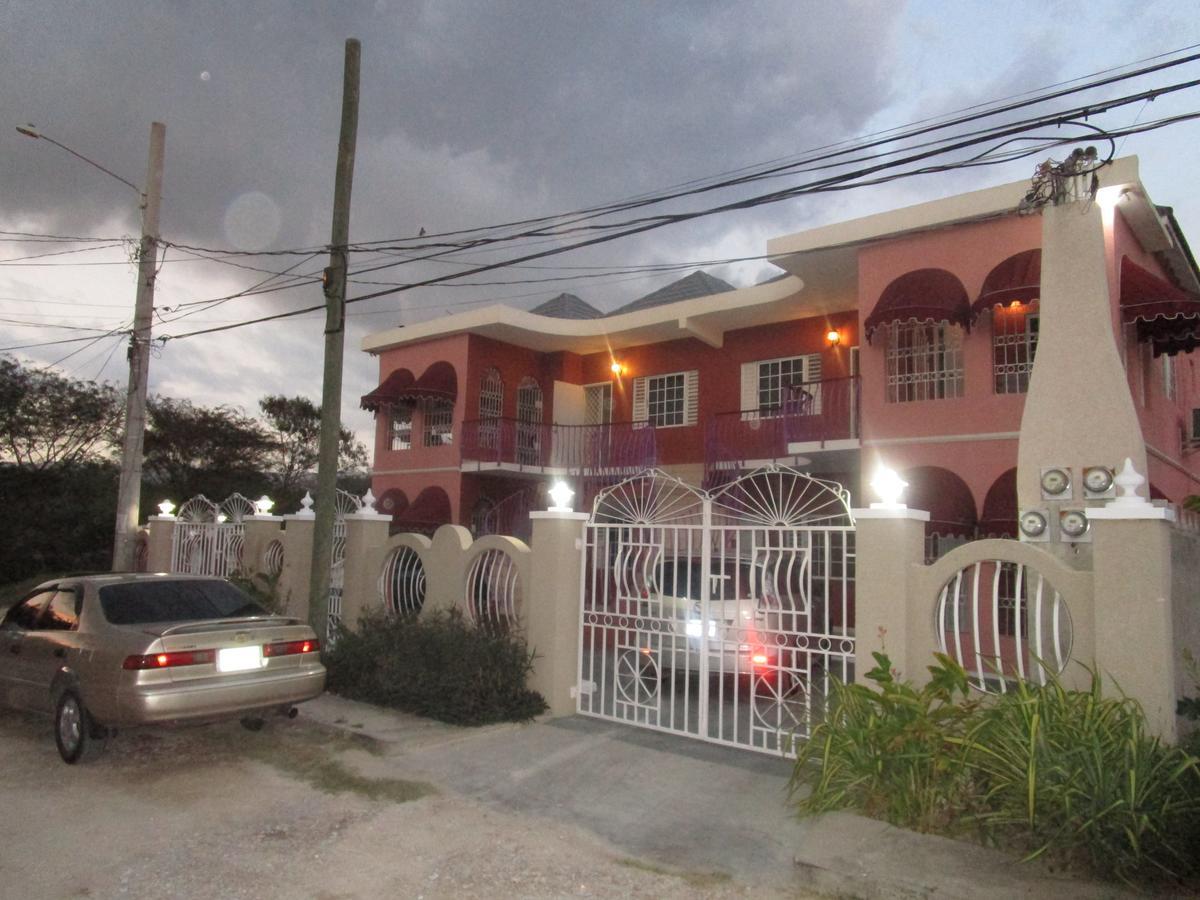 The Residence Portmore Apartments Ngoại thất bức ảnh