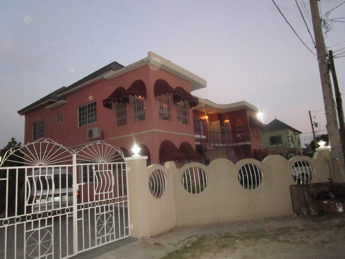 The Residence Portmore Apartments Ngoại thất bức ảnh